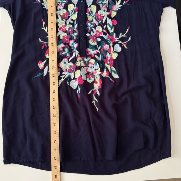 Solitaire Embroidered Tunic B-Neck Blouse  Women’s size medium - Picture 8 of 11